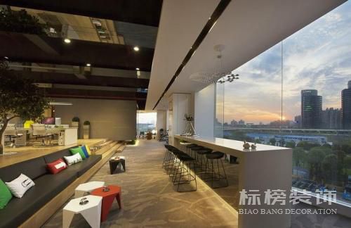 深圳辦公室裝修如何選擇好家居？